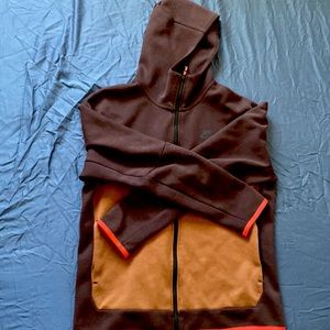 Large brown nike tech